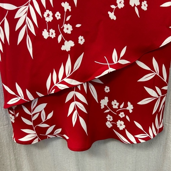 Cold Water Creek Size 6/ Red&White/ Midi Floral Leaf Pattern /Short flow sleeve - Picture 5 of 9
